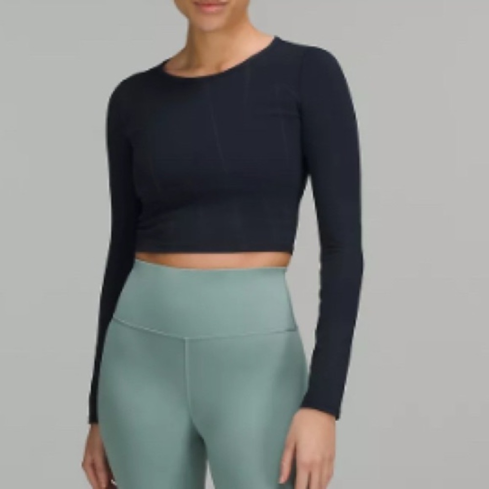 Lululemon Wunder Train Cropped
Long Sleeve Shirt